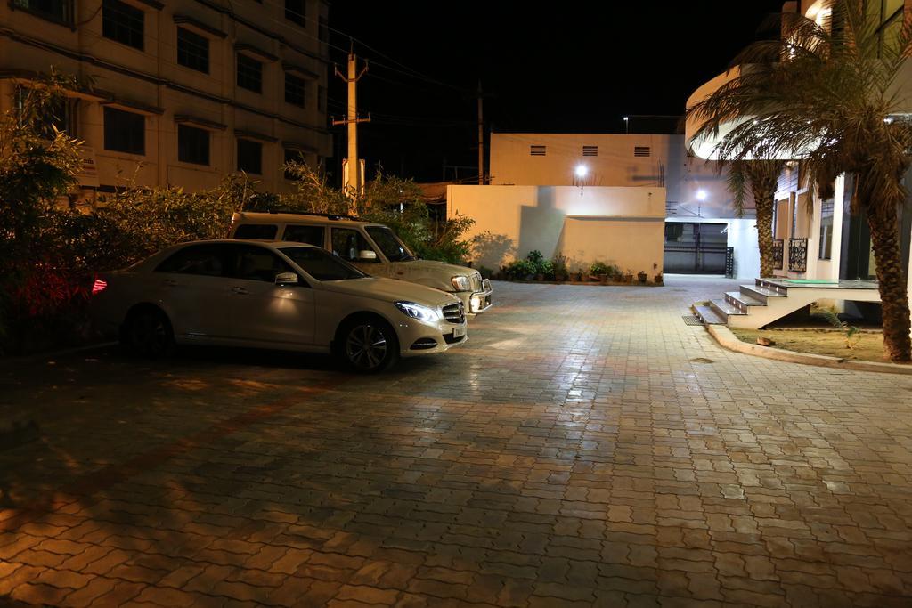 Pine Tree Aparthotel Kanchipuram Phòng bức ảnh