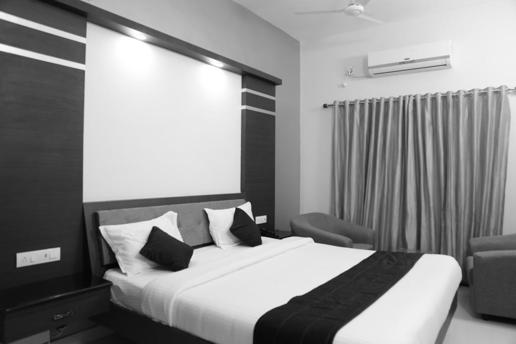 Pine Tree Aparthotel Kanchipuram Phòng bức ảnh